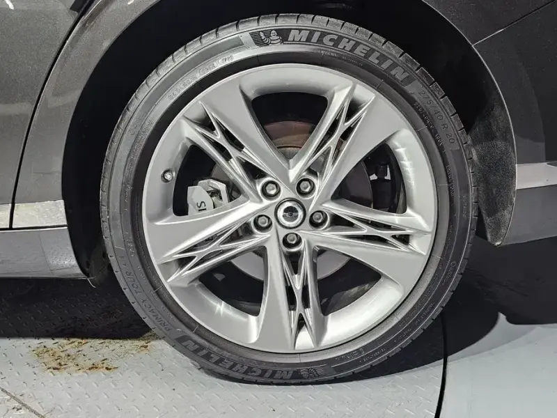 2023 Genesis G90 с пробегом 45 507 км