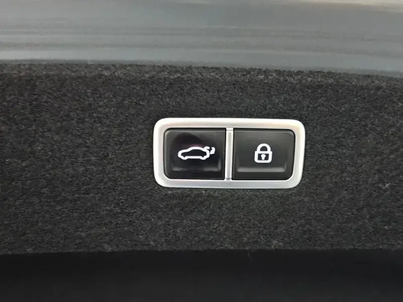 2023 Genesis G90 с пробегом 45 507 км