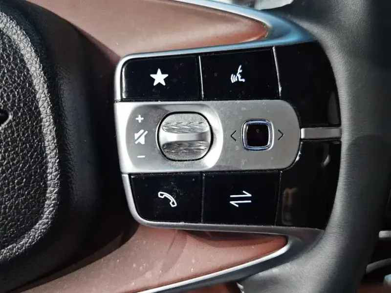 2023 Genesis G90 с пробегом 45 507 км