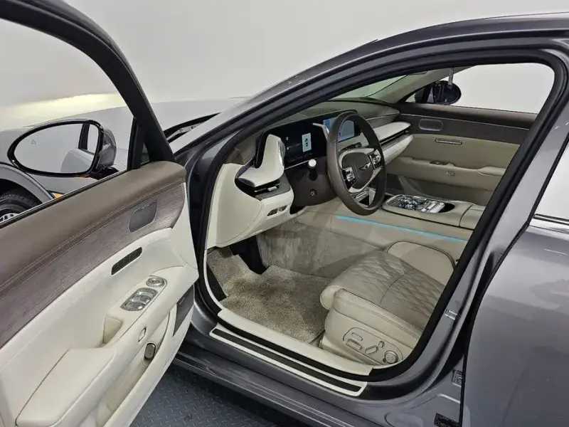 2023 Genesis G90 с пробегом 29 799 км
