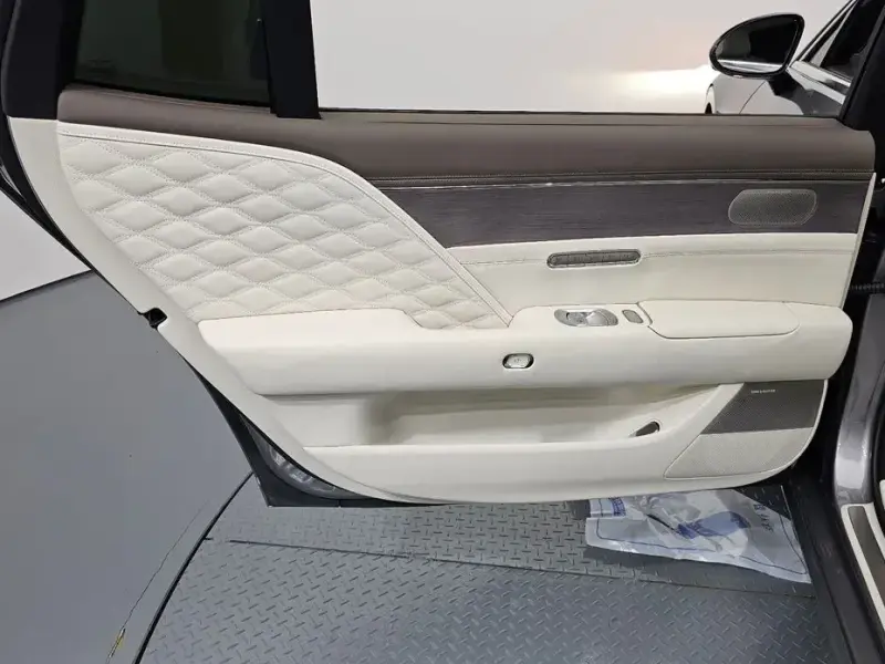 2023 Genesis G90 с пробегом 29 799 км
