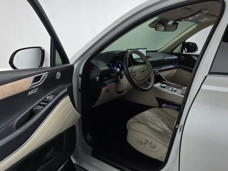 2023 Genesis GV80 с пробегом 82 831 км