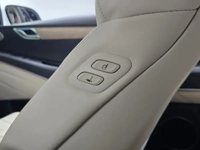 2023 Genesis GV80 с пробегом 82 831 км