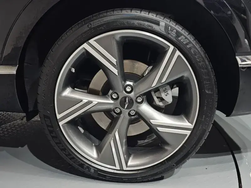 2023 Genesis GV80 с пробегом 35 666 км
