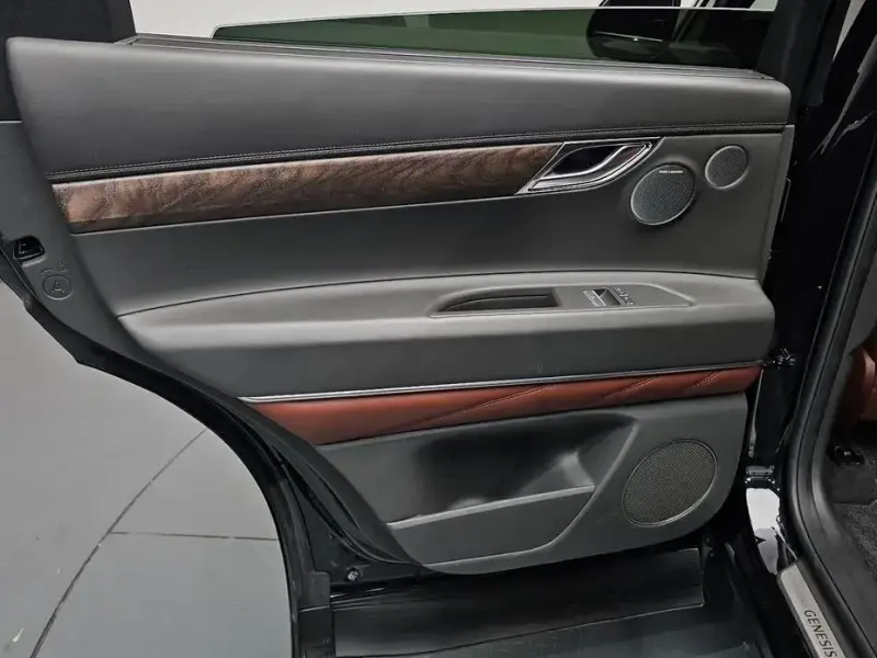 2023 Genesis GV80 с пробегом 35 666 км