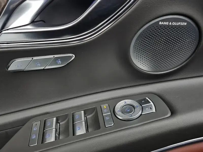 2023 Genesis GV80 с пробегом 35 666 км