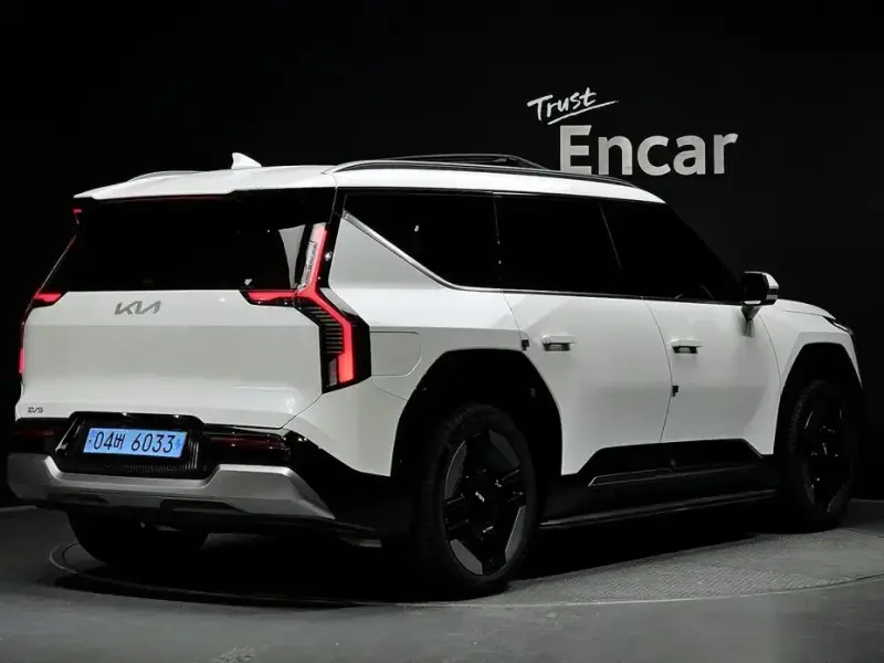 2023 Kia EV9 с пробегом 16 789 км