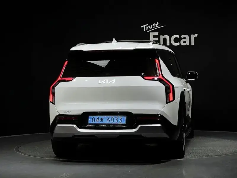 2023 Kia EV9 с пробегом 16 789 км