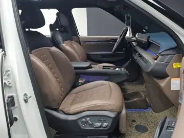 2023 Kia EV9 с пробегом 16 789 км