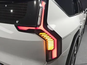 2023 Kia EV9 с пробегом 16 789 км