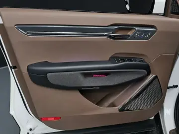 2023 Kia EV9 с пробегом 16 789 км