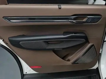 2023 Kia EV9 с пробегом 16 789 км