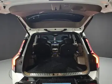 2023 Kia EV9 с пробегом 16 789 км