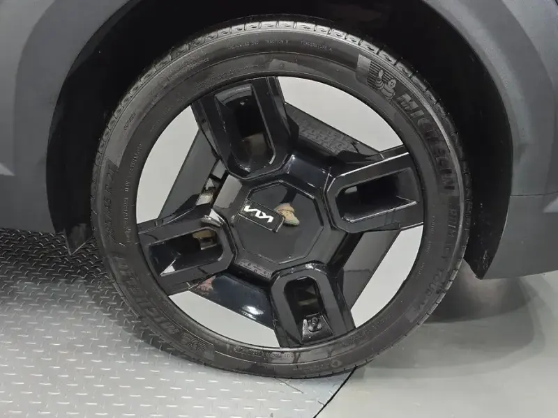 2023 Kia EV9 с пробегом 80 997 км
