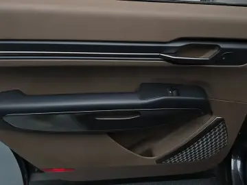 2023 Kia EV9 с пробегом 80 997 км