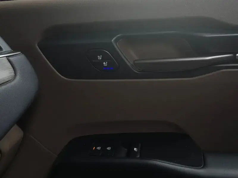 2023 Kia EV9 с пробегом 80 997 км