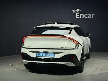 2023 Kia EV6 с пробегом 75 326 км