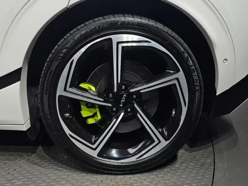 2023 Kia EV6 с пробегом 75 326 км