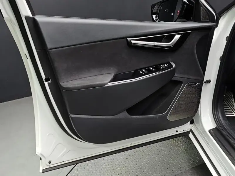 2023 Kia EV6 с пробегом 75 326 км
