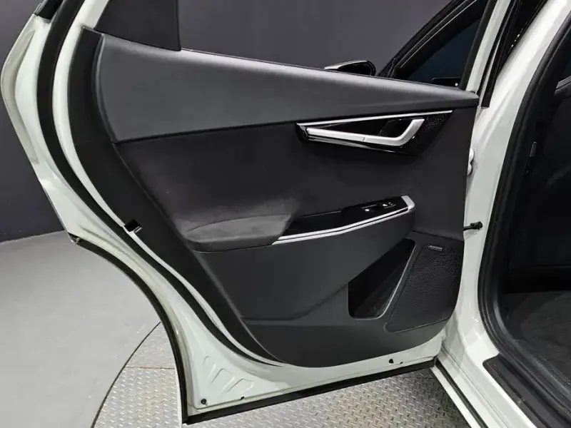 2023 Kia EV6 с пробегом 75 326 км