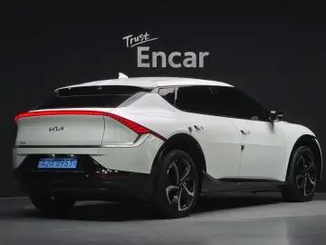 2022 Kia EV6 с пробегом 80 319 км