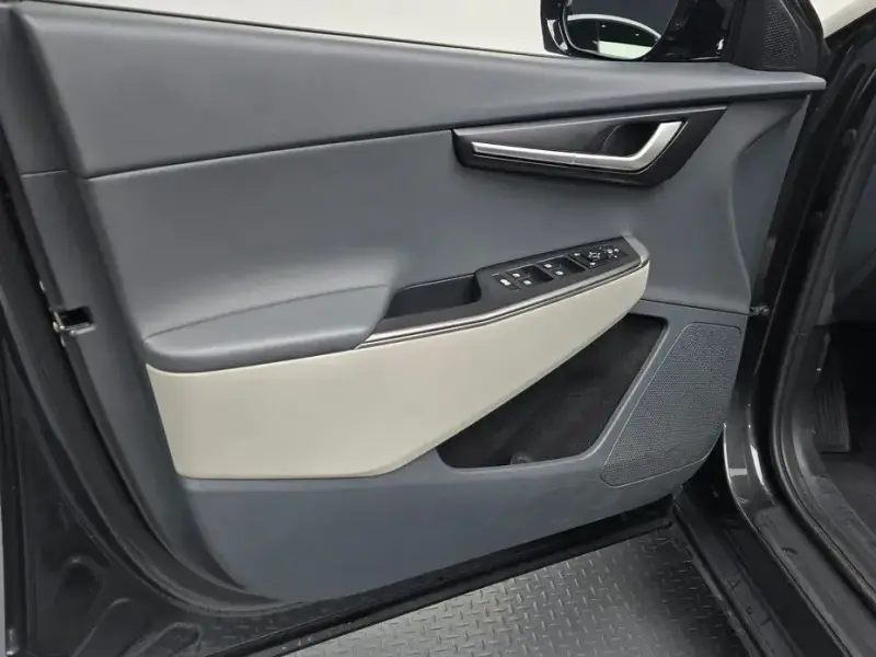 2023 Kia EV6 с пробегом 96 674 км
