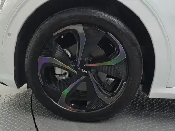 2022 Kia EV6 с пробегом 70 617 км