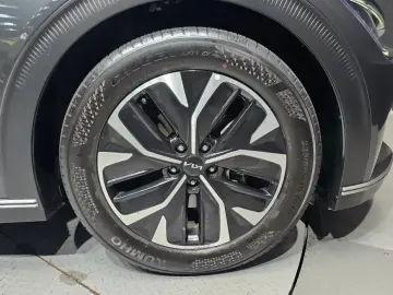2022 Kia EV6 с пробегом 35 812 км