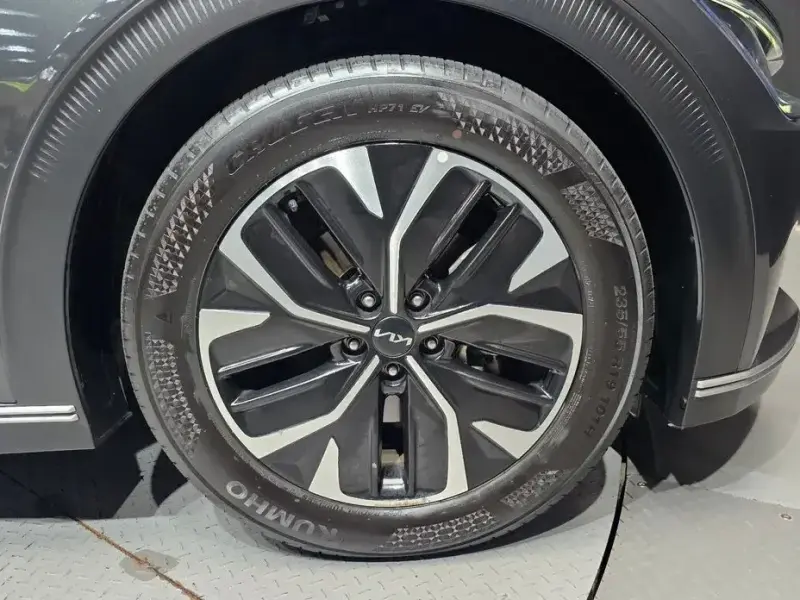 2022 Kia EV6 с пробегом 35 812 км