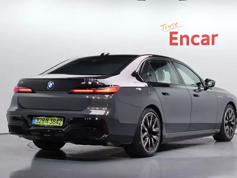 2025 BMW i7 с пробегом 4 603 км