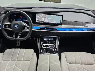 2025 BMW i7 с пробегом 4 603 км