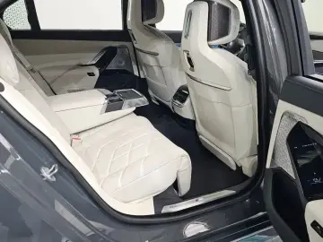 2025 BMW i7 с пробегом 4 603 км