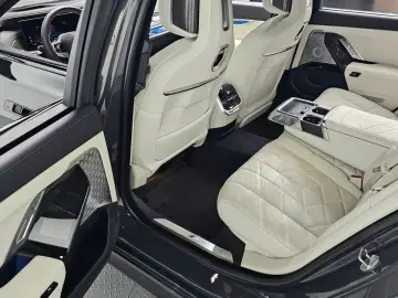2025 BMW i7 с пробегом 4 603 км