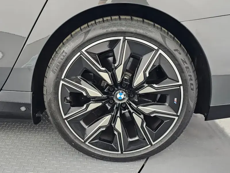 2025 BMW i7 с пробегом 4 603 км