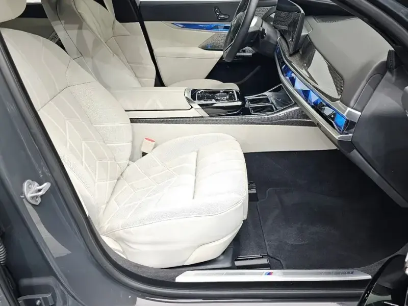 2025 BMW i7 с пробегом 4 603 км