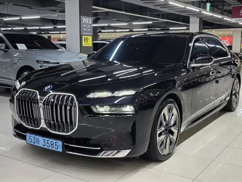 2023 BMW i7 с пробегом 87 960 км