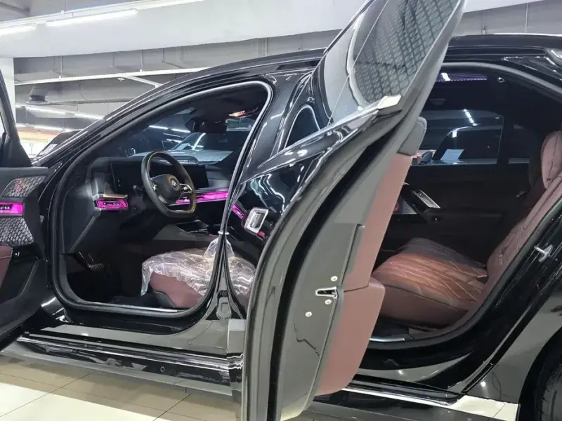 2023 BMW i7 с пробегом 87 960 км