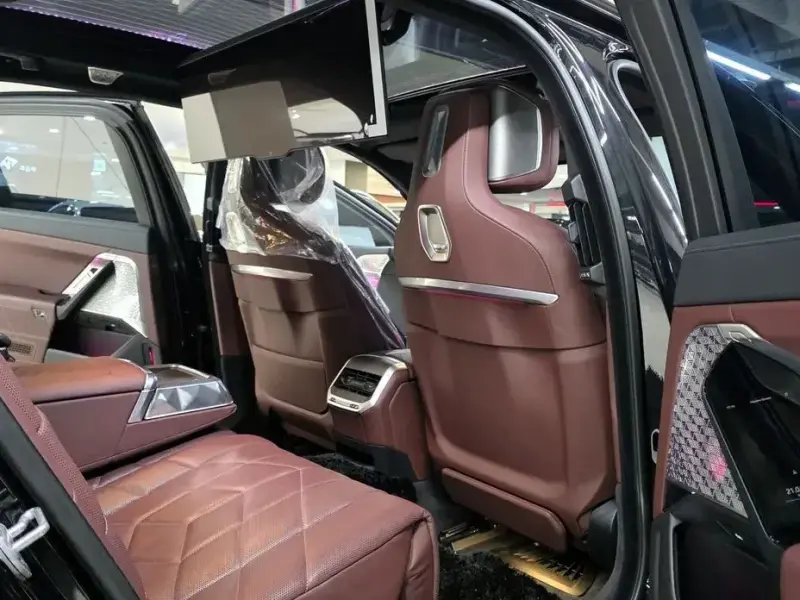 2023 BMW i7 с пробегом 87 960 км