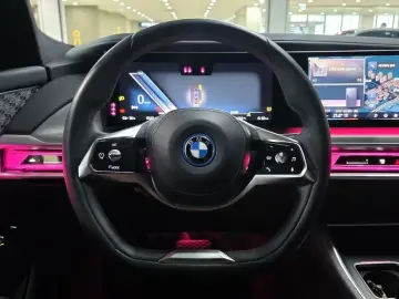 2023 BMW i7 с пробегом 87 960 км