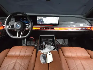 2024 BMW i7 с пробегом 42 966 км