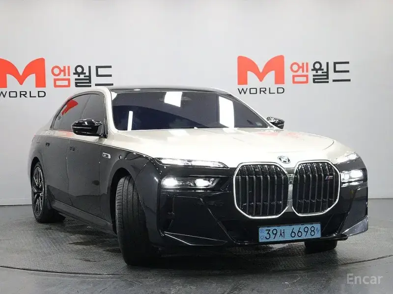 2023 BMW i7 с пробегом 59 297 км
