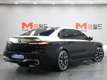2023 BMW i7 с пробегом 59 297 км