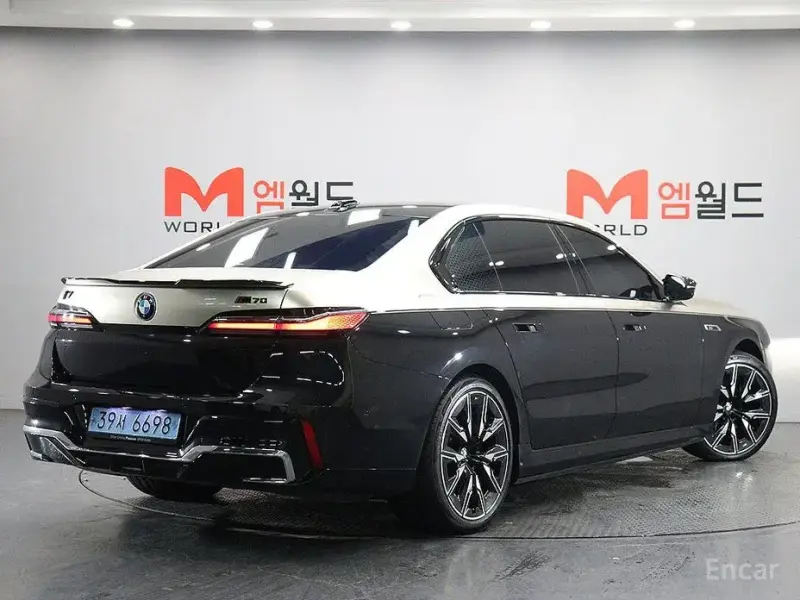 2023 BMW i7 с пробегом 59 297 км