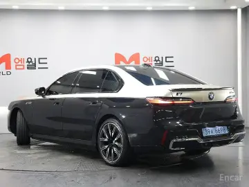 2023 BMW i7 с пробегом 59 297 км