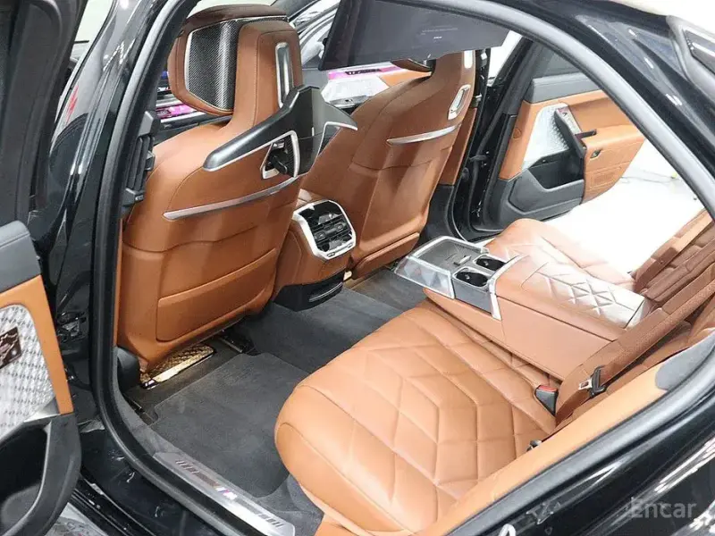 2023 BMW i7 с пробегом 59 297 км