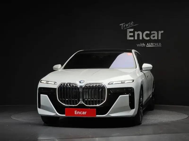2025 BMW i7 с пробегом 33 789 км