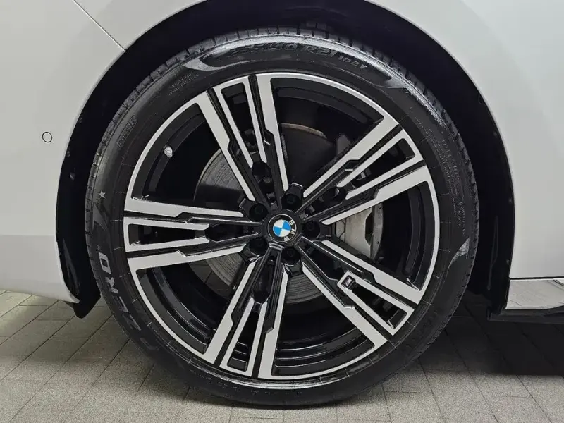 2025 BMW i7 с пробегом 33 789 км