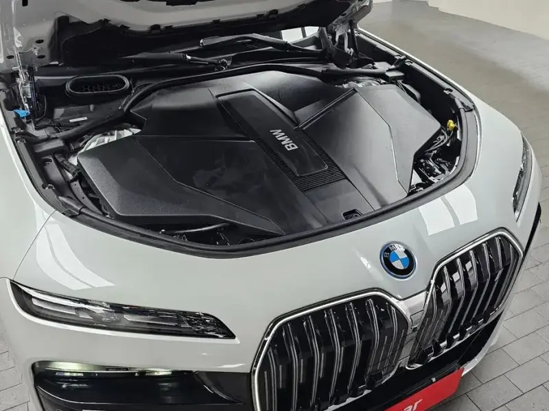 2025 BMW i7 с пробегом 33 789 км
