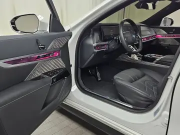 2025 BMW i7 с пробегом 33 789 км