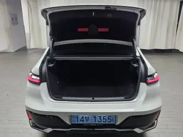 2025 BMW i7 с пробегом 33 789 км